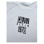 Calvin Klein T-Shirt Girocollo Tinta Unita con Stampa per Bambino IB0IB02456X BIANCO CALVIN KLEIN 