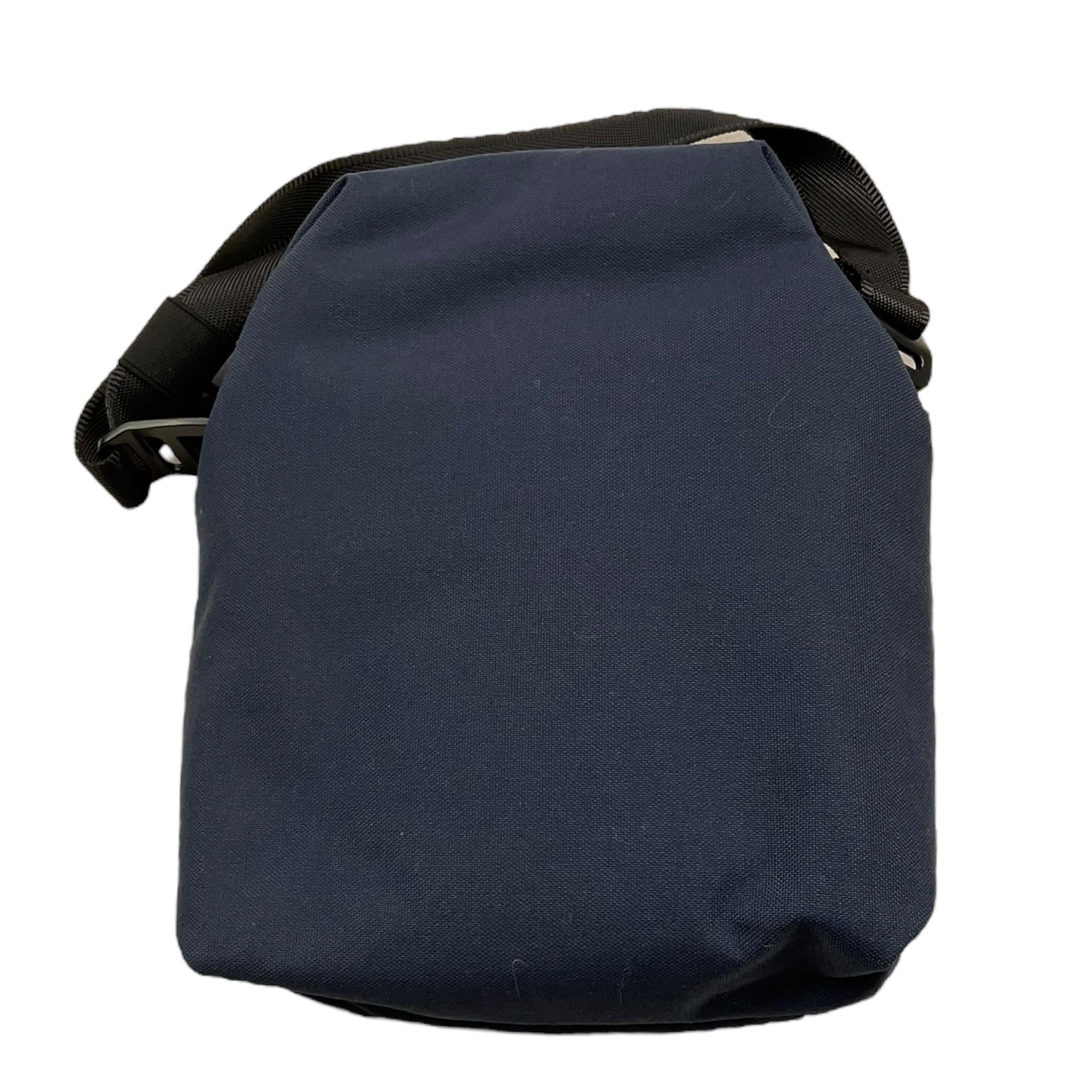 K-WAY borsello tinta unita con tracolla in contrasto Blu per Bambino K4136PW BLU K-WAY 